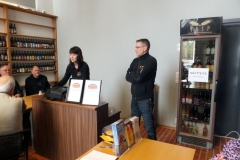 Kiltalaisten bussimatka Uuteenkaupunkiin.