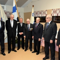 8 Pronssimerkin saaj