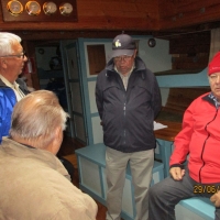 8 pojat olivat siirtyneen kannen alle